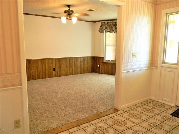 3rd image of 3936 Puckett Dr