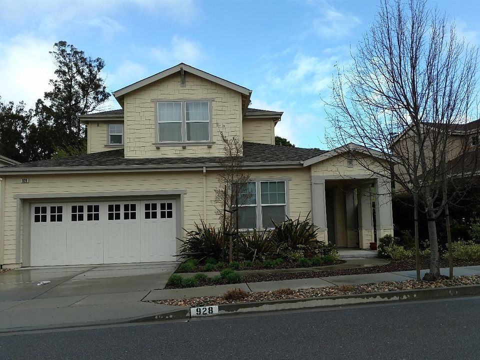1st image of 928 Elm Dr