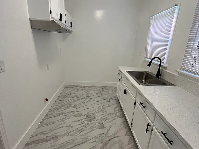 240 S Coronado St #246-3/4-16 — Photo 9