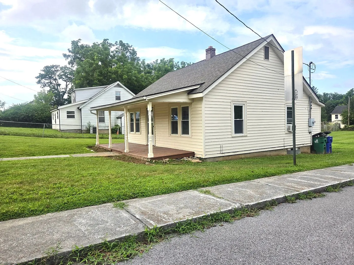 1011 N. Progress St| 2 bedroom, 1 bath house| 07/22/2025 — Photo 2