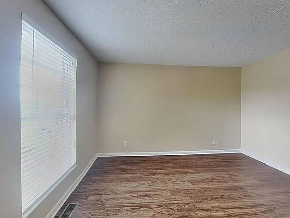 4th image of 11020 Pelphry Ln