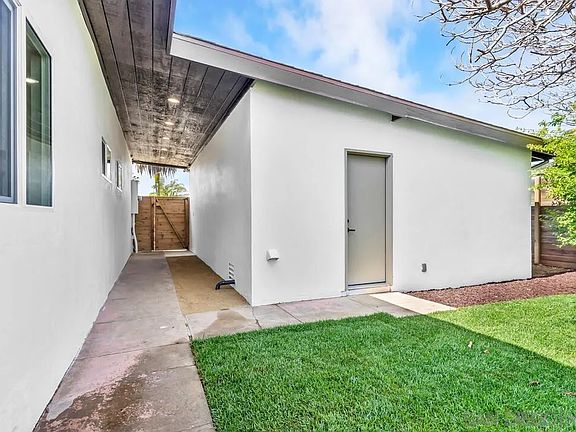 3rd image of 2693 Tonto Way