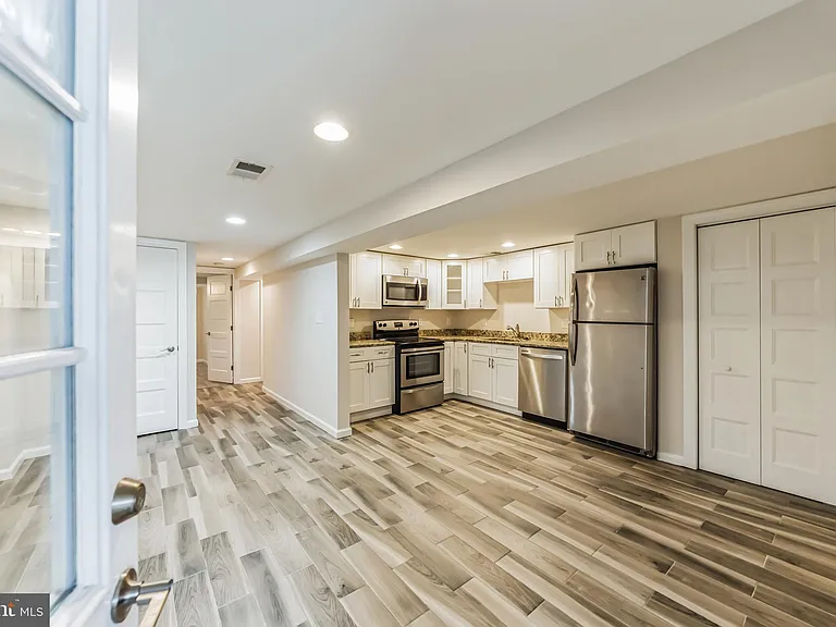 1213 Staples St NE #B — Photo 5