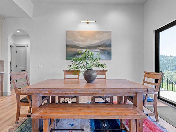 4th image of 70 Valley View Cir