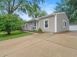 839 Post Ln, Streamwood, IL 60107