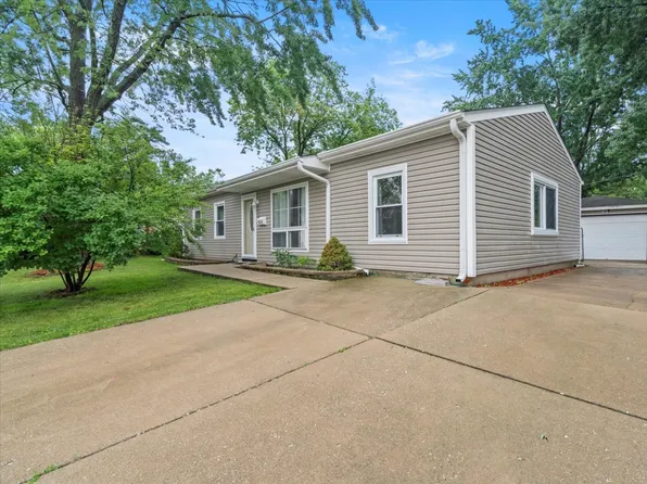 839 Post Ln, Streamwood, IL 60107