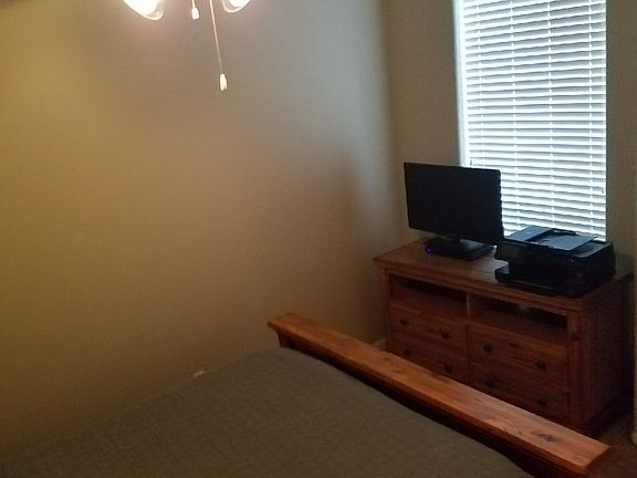 Spare bedroom 