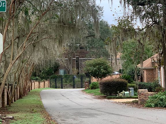 2nd image of 3104 Ironwood Dr