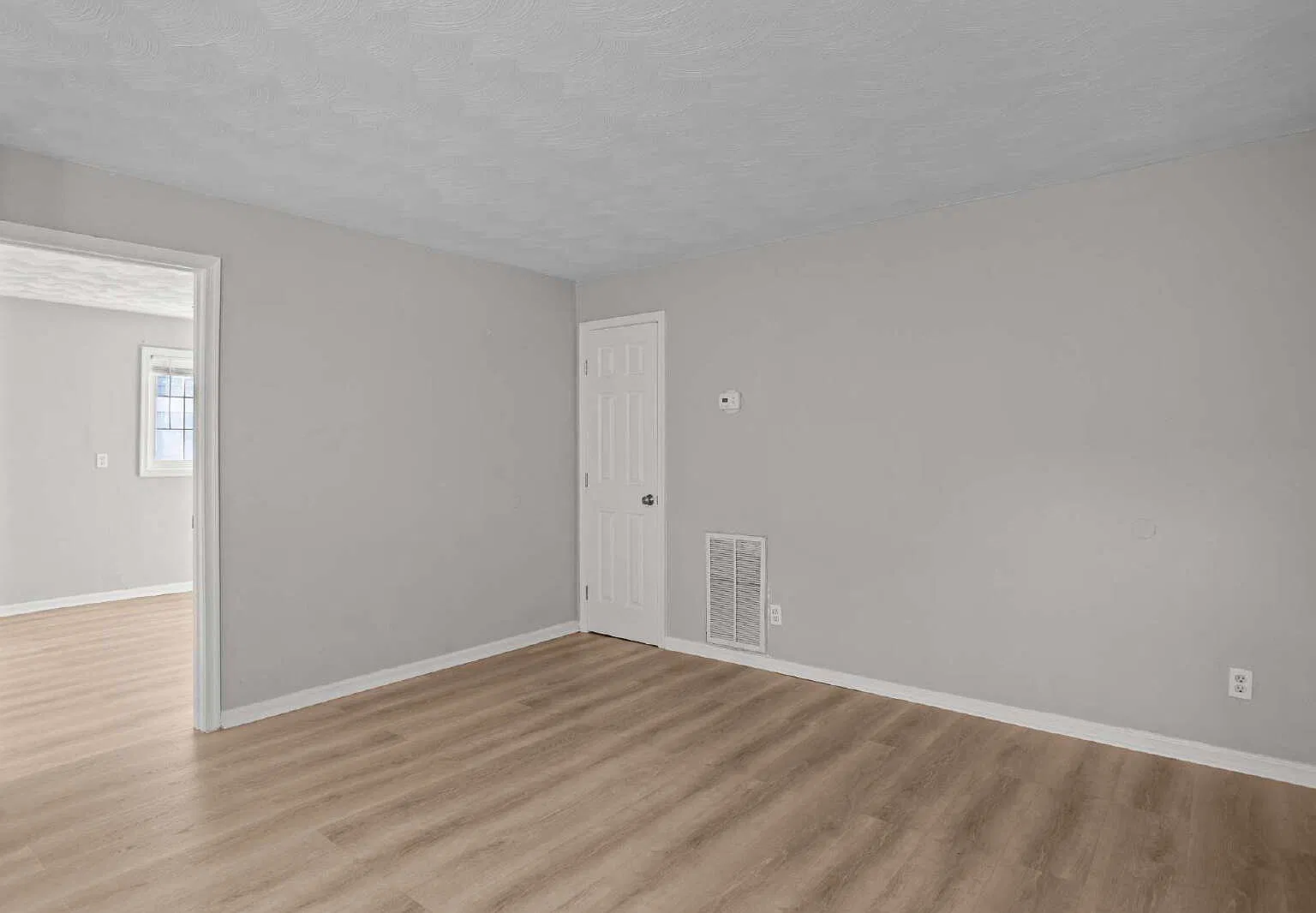 2 bed, 1.0 bath, 725 sqft, $1,500 — Photo 3