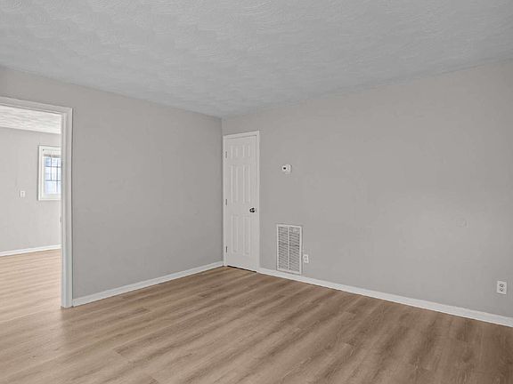 5th image of 9632 Bay Ave #9