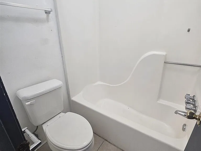 8380 Country Walk Dr #B — Photo 2