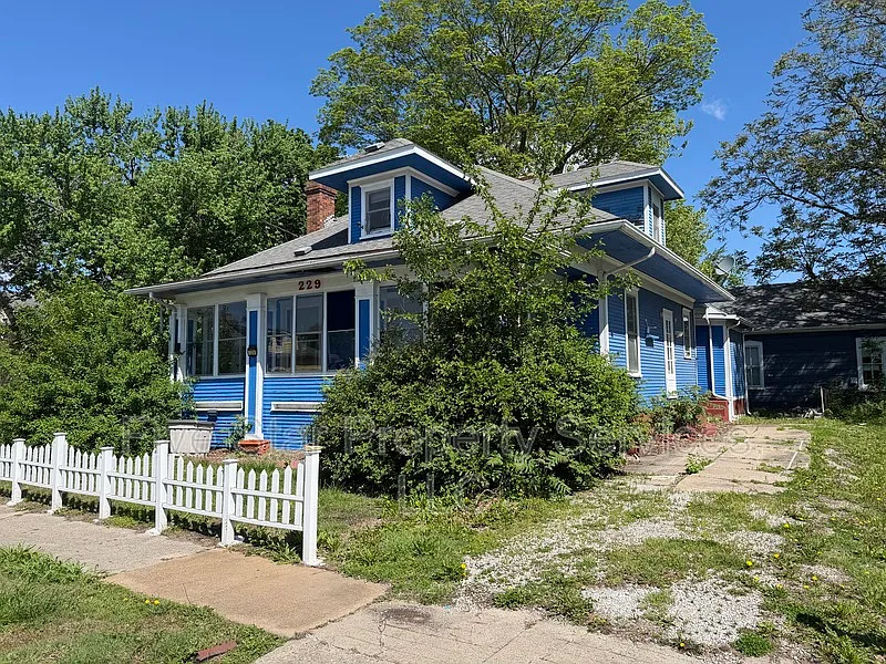 3 bed, 1.5 bath, 1050 sqft, $1,250 — Photo 2