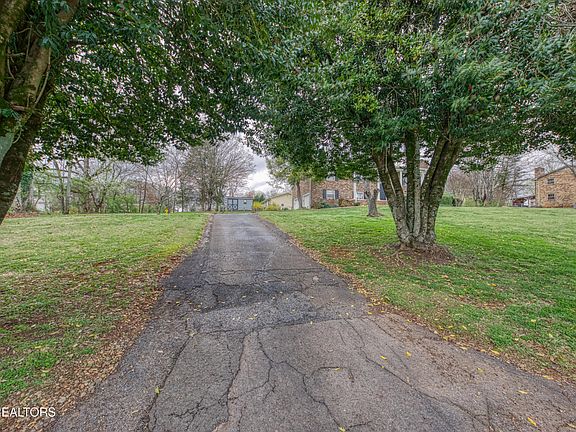 5th image of 901 Kevin Rd