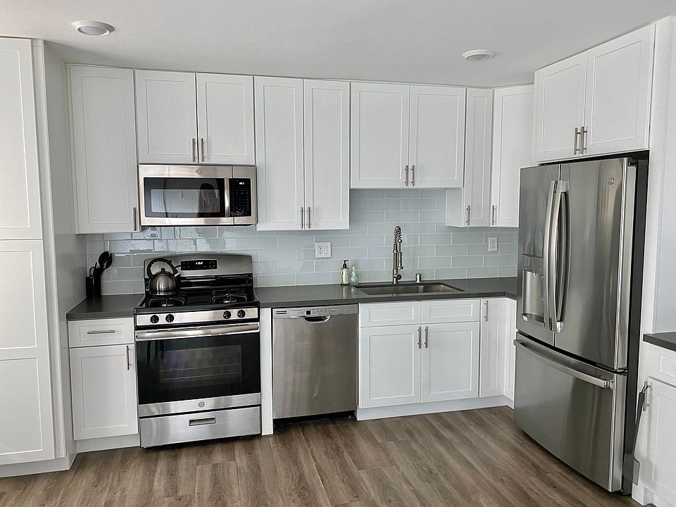 1st image of 1527 Granville Ave #4J