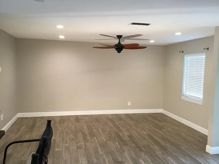 912 SE Dolphin Dr — Photo 9