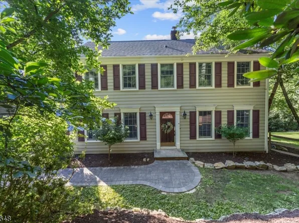3 White Oak Dr, Tewksbury Twp., NJ 07830