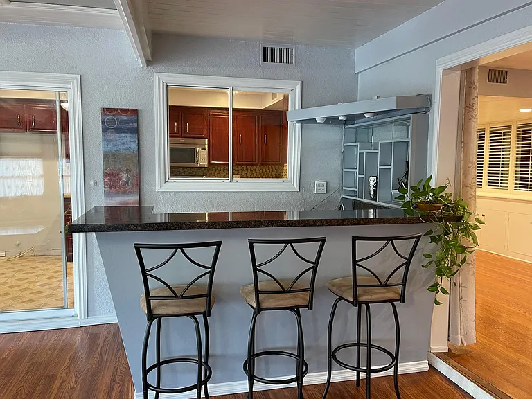 1085 Riviera Dr — Photo 34