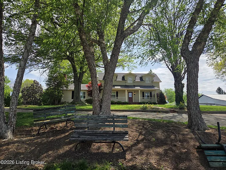 281 Meadowlark Ln — Photo 2