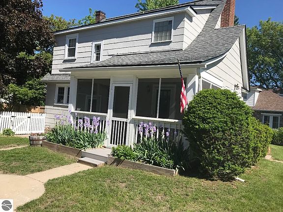 4th image of 227 N 1st St