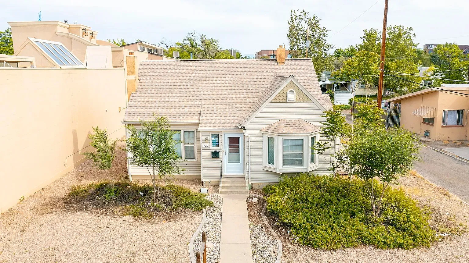 4 bed, 1400 sqft, $2,395 — Photo 1
