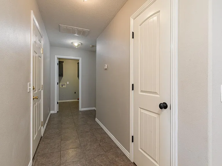 314 W Olive St — Photo 21