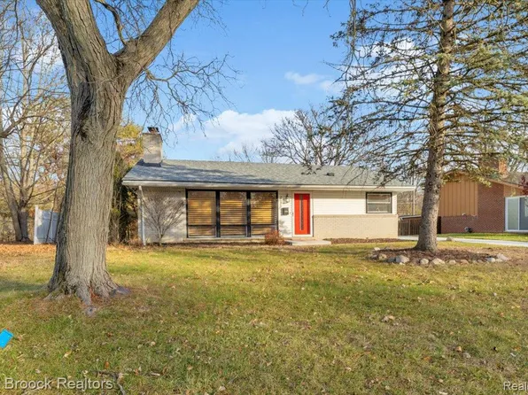 29676 Westbrook Pkwy, Southfield, MI 48076