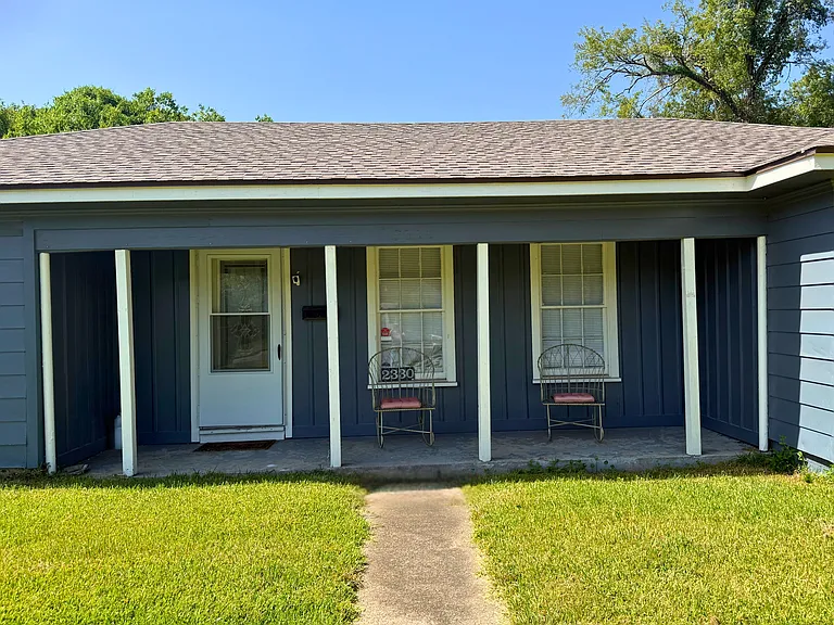 2330 Rusk St — Photo 2