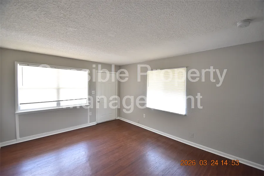 Building Photo - 4006 E Paris St