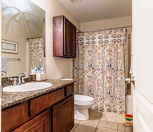 5th image of 6102 S 39th St