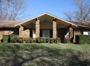 1210 Oklahoma Pl, Claremore, OK 74017