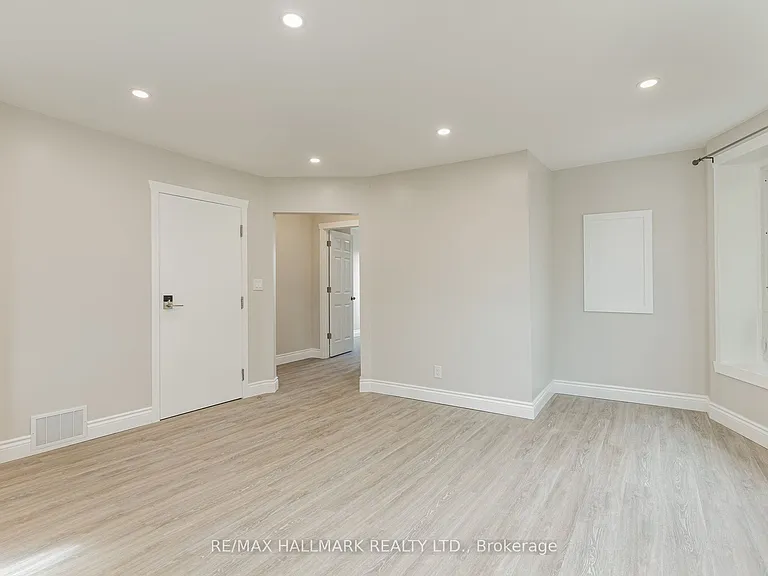 291 Emerald St N #2 — Photo 4