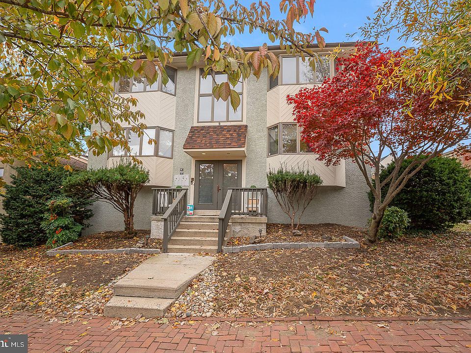 1st image of 300 S Olive St APT 2B