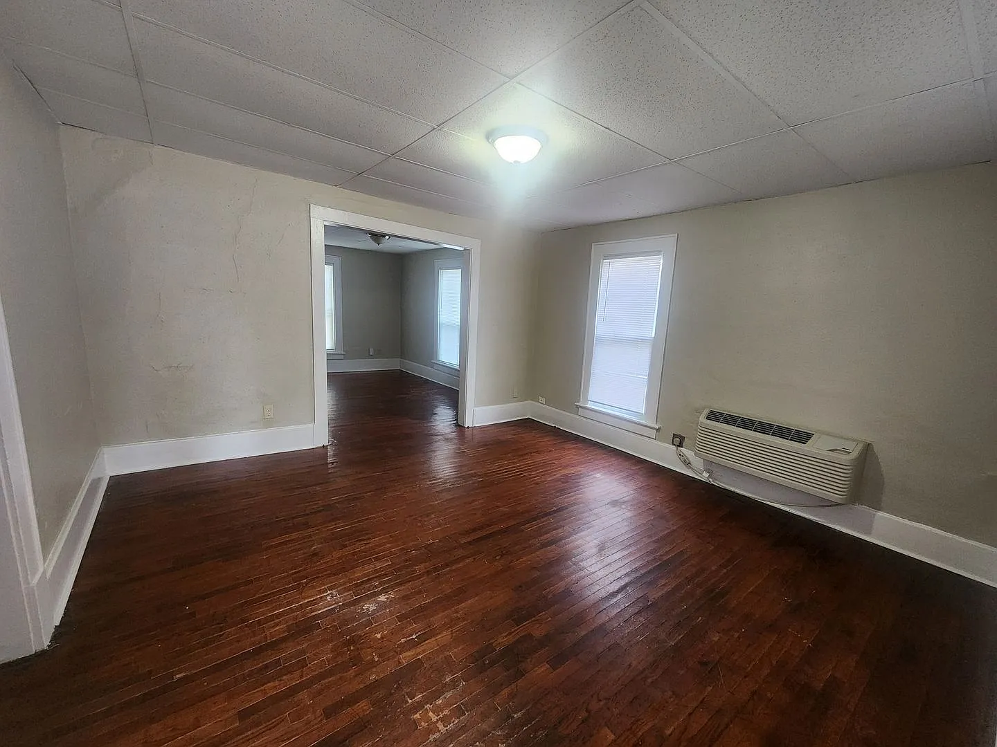 801 S Millwood — Photo 2
