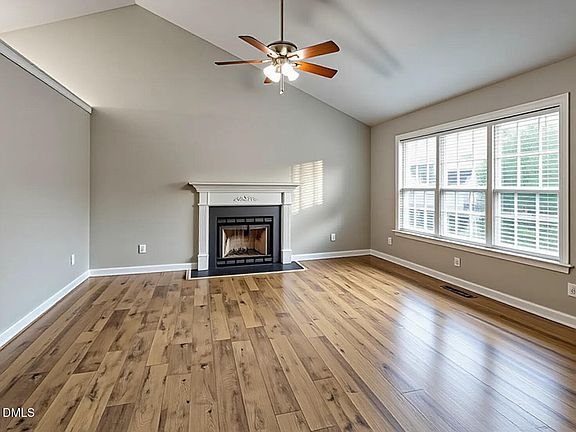 4th image of 916 Borage Dr