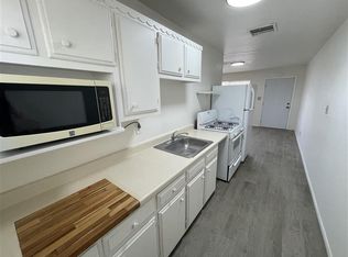 Updated End Unit Studio w/ All Utilities Included - 1 Block to UNM, Albuquerque, NM 87106
