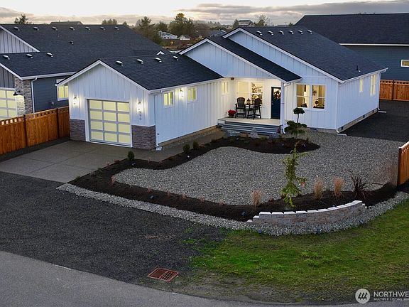 3rd image of 990 Alida Court SE