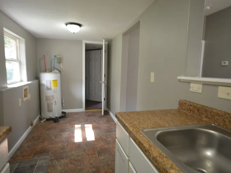 1110 W Atlantic St — Photo 4