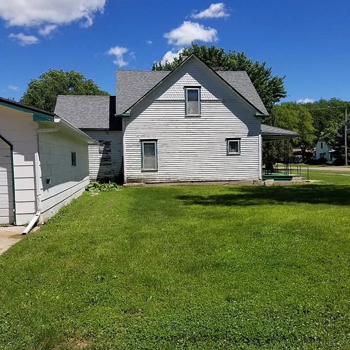 2nd image of 302 4th St