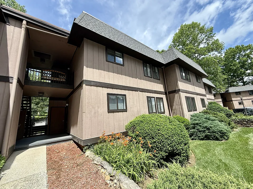 15 Lake Dr #1