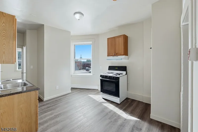 1 bed, 1.0 bath, $1,650 — Photo 3