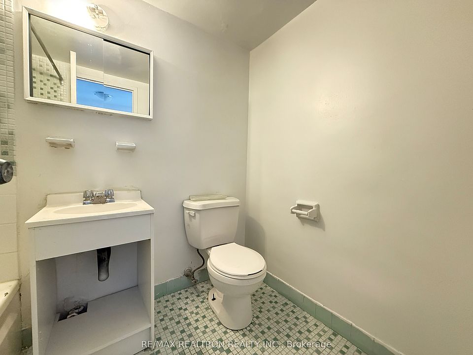 2nd image of 500 Dawes Rd #1001