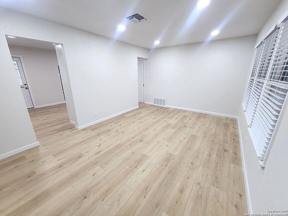 3rd image of 402 Nash