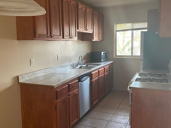 3rd image of 1435 S Hayworth Ave APT 5