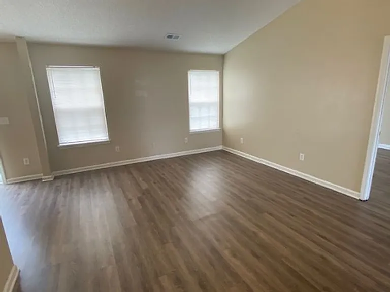 549 Blue Lake Dr — Photo 6