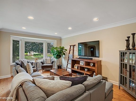 3rd image of 4225 N Parkside Ave
