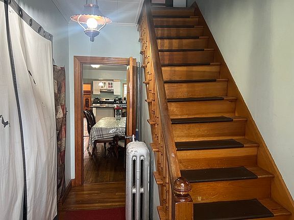3rd image of 51 Exeter St