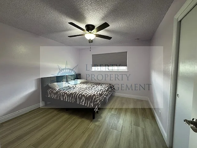 10757 N Armstrong Ave — Photo 11