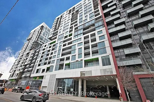576 Front St W Photo 1