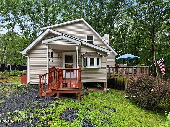 3rd image of 104 Broadmoor Dr