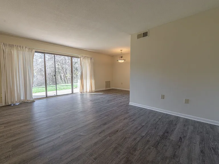 500 Umstead Dr #103-F — Photo 2